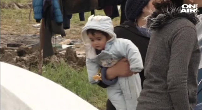 Бежанците в Идомени не искат да се местят в гръцките лагери