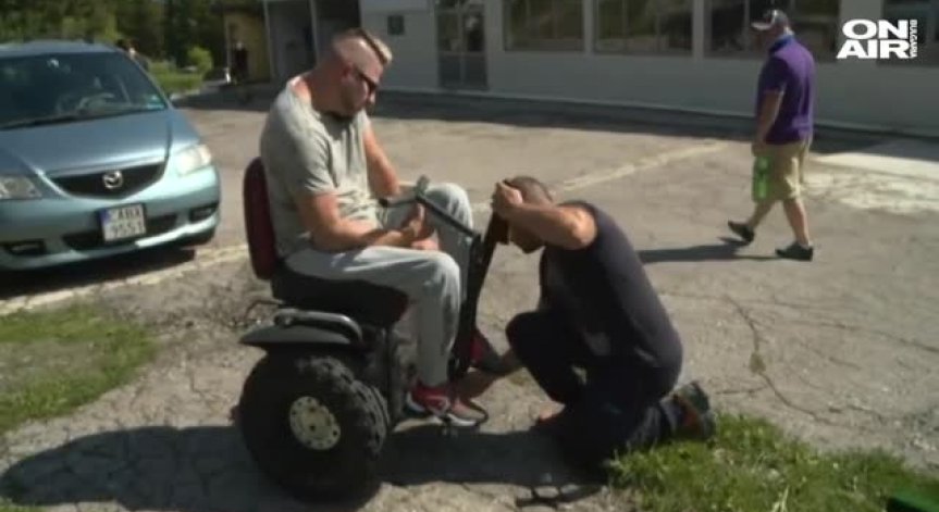 Уникално постижение. Мъж в инвалидна количка с опит да изкачи Черни Връх
