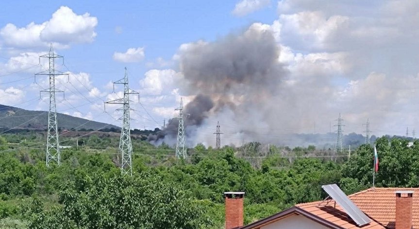 Пожар избухна в сухи треви и храсти край Стара Загора