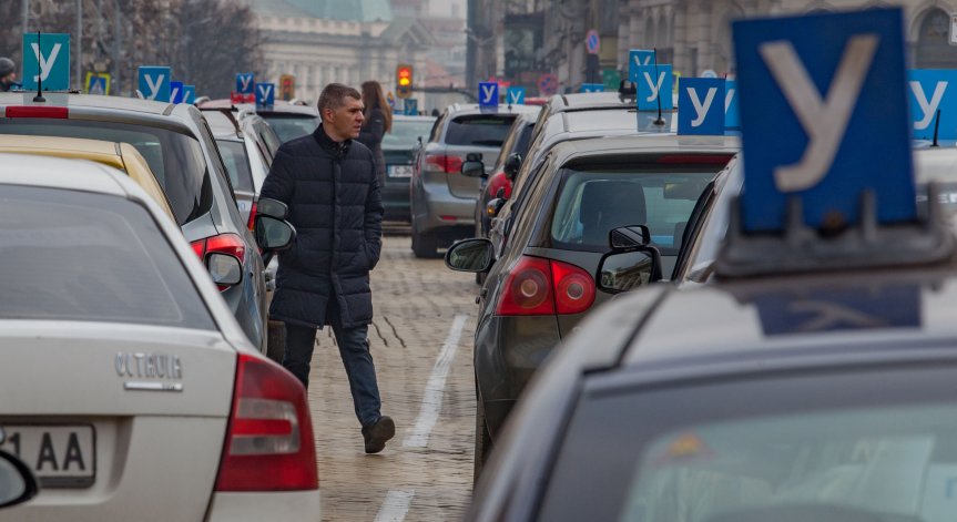Обсъждат промени в обучението и изпитите на бъдещите шофьори