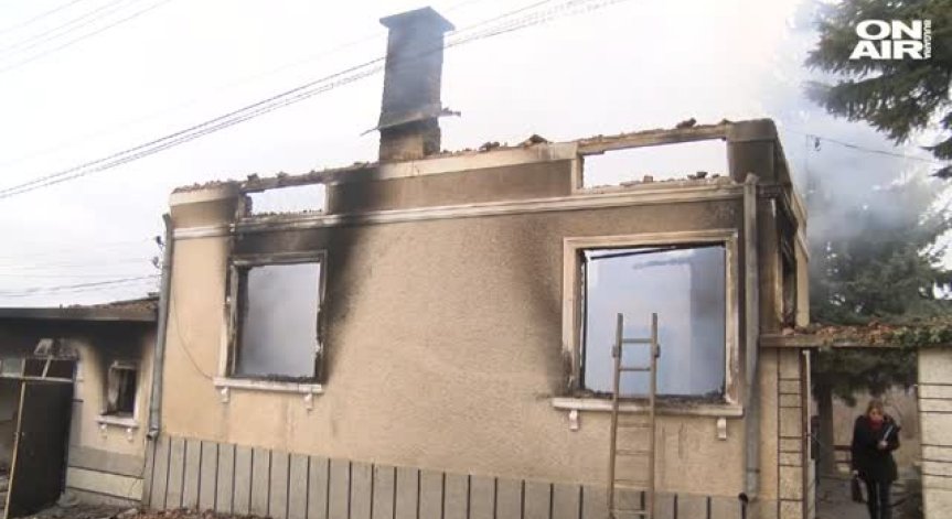 Пожар погуби трима души в село Камен!