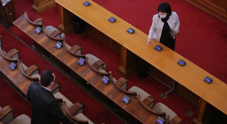 Парламентът се събира за извънредно заседание