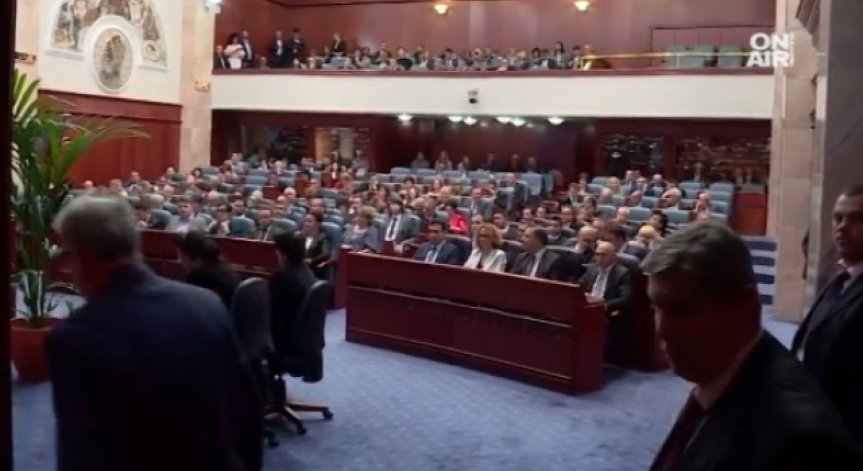 Новото македонско правителство обещава да доближи Скопие до ЕС и НАТО