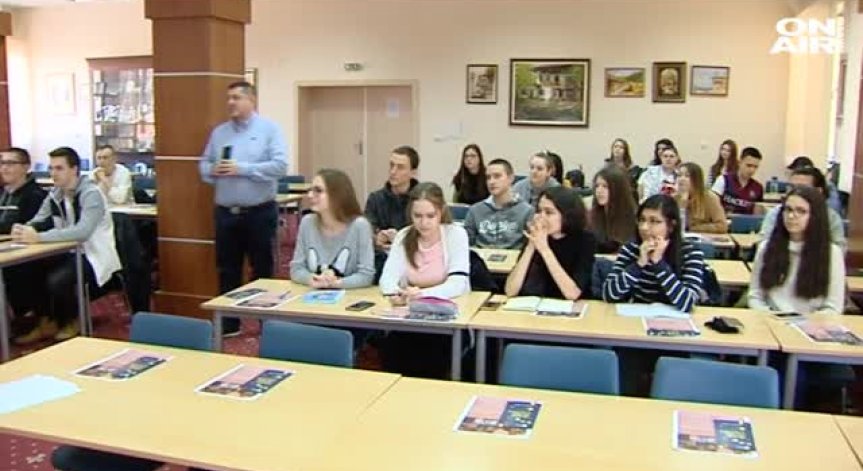 ВУЗФ стартира безплатна финансова академия за ученици между 10 и 12 клас