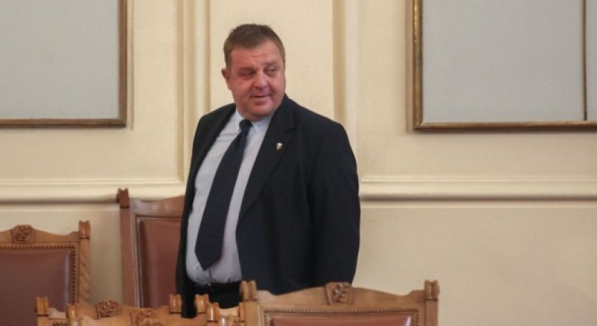 Каракачанов: Оставката на правителството не е на дневен ред