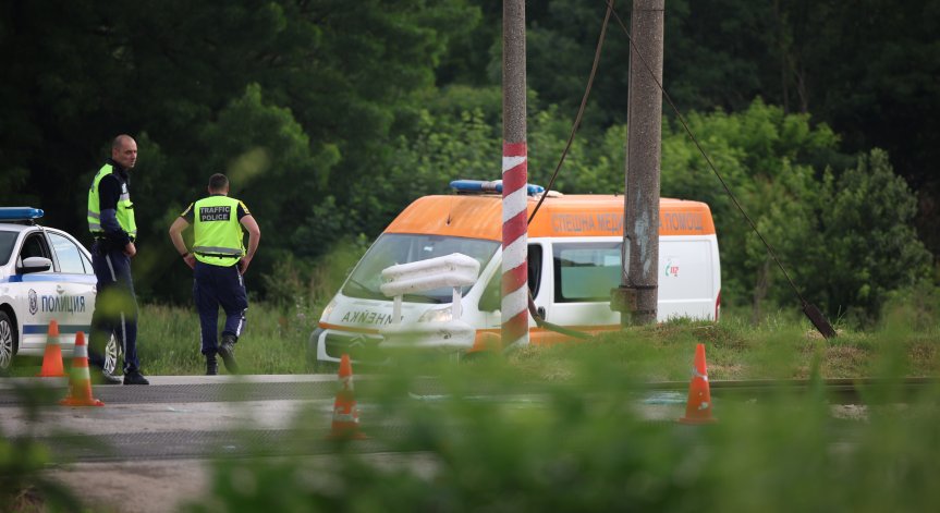 Влак прегази мъж на релсите в тунел край Велико Търново