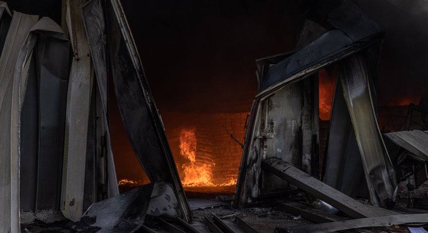 Нови невинни жертви: Ракети удариха интернат за незрящи деца, училища и болница в Рубижне