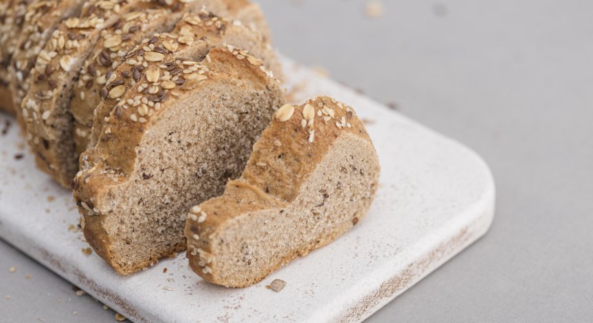 Извадете го и го поставете върху решетка, за да се охлади напълно.