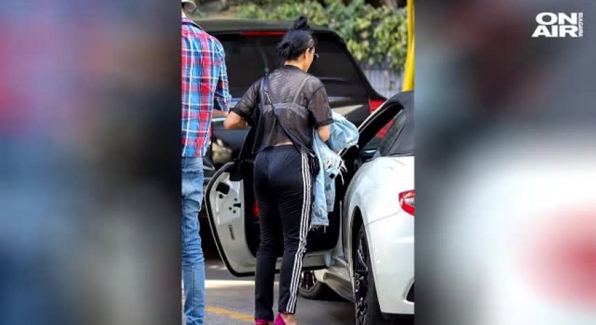 Никол на Гришо по анцуг и обувки на висок ток 