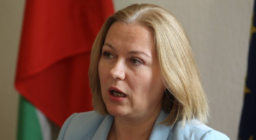 Йорданова очаква Гешев да информира НС за снимките от стаята на Борисов
