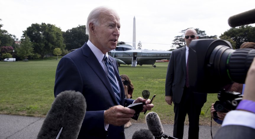 Байдън упрекна Тръмп за хаотичното изтегляне на САЩ от Афганистан