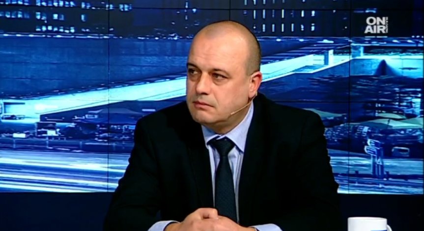 Управляващите сами правят скандали, народът ще даде присъдата си на евровота, смята социалист