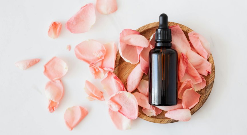 Розовата вода намалява тревожността, може да се използва и в кухнята