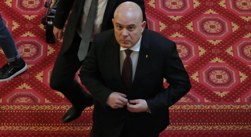 Гешев прати в Конституционния съд механизма за разследване на главния прокурор
