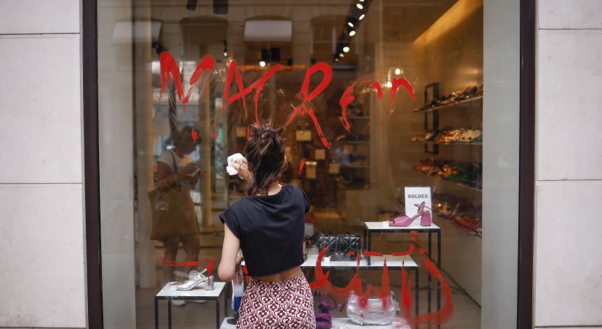 Щети за над 100 млн. евро по магазините в Марсилия, освобождават търговците от местен данък