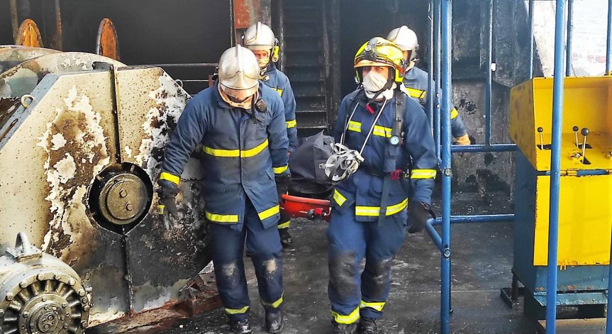 Три са откритите тела в запалилия се ферибот, предстои да ги идентифицират