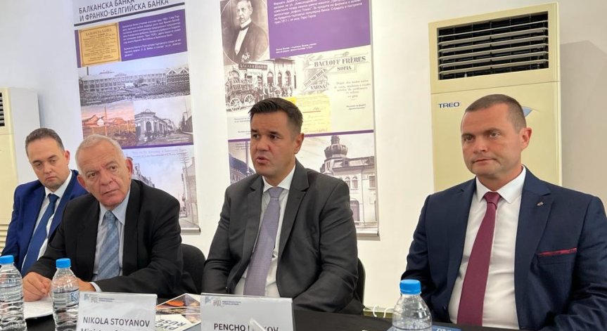 Икономическият министър: Български компании са лидери в отрасли на румънския пазар