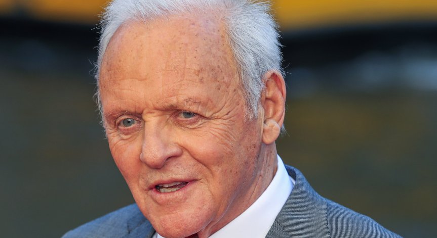 Антъни Хопкинс се ваксинира срещу Ковид-19 (ВИДЕО)