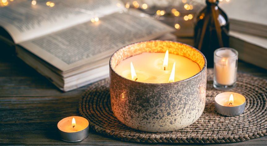 Свещите отделят вредни вещества.