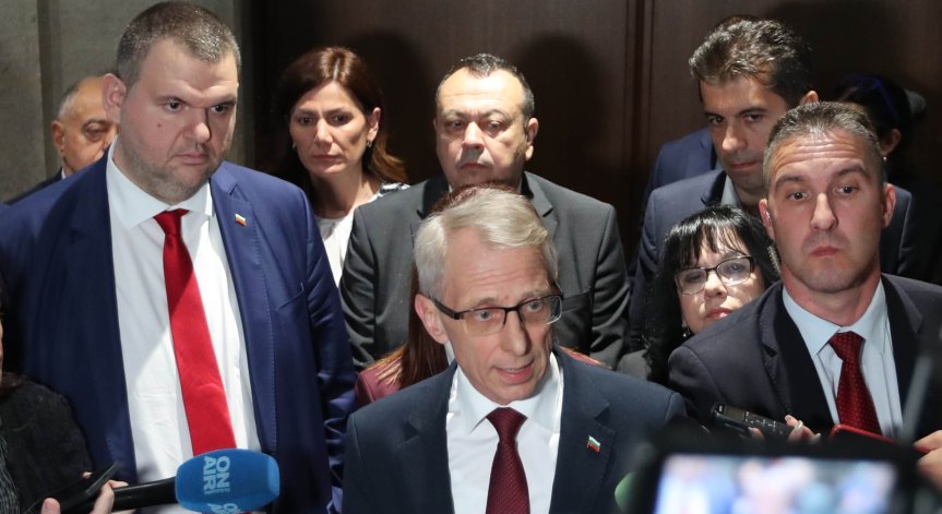 Премиерът Денков: Какво става и кой иска да преформатира управлението?