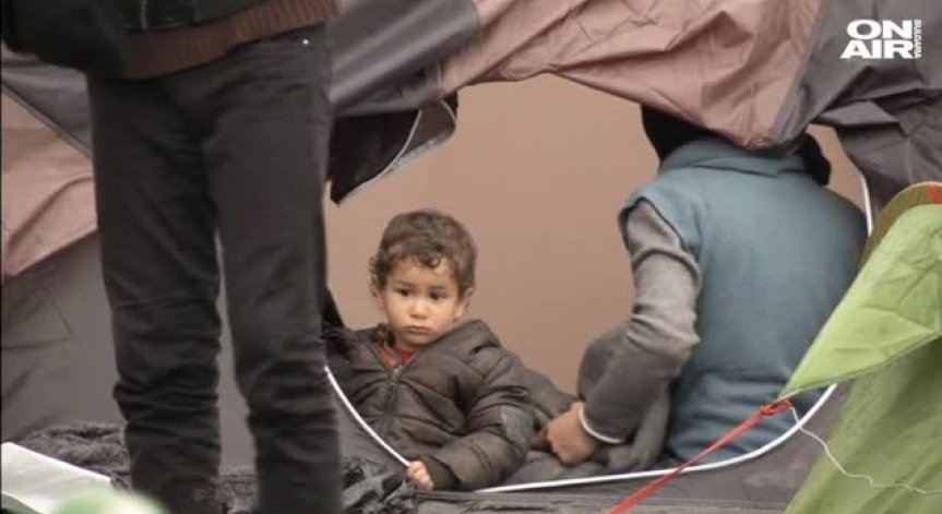 Изпращаме палатки, легла и одеяла на гръцко-македонската граница