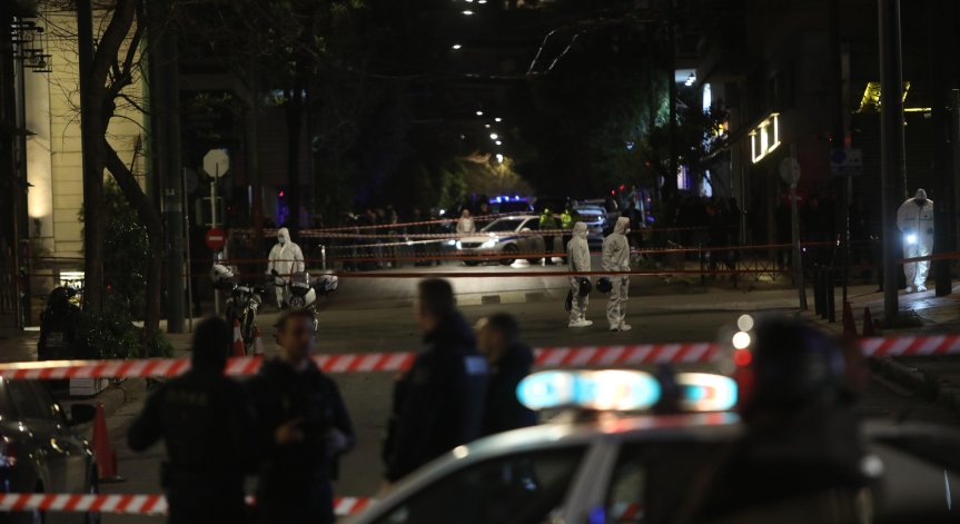 Отдел Убийства продължава разследването.