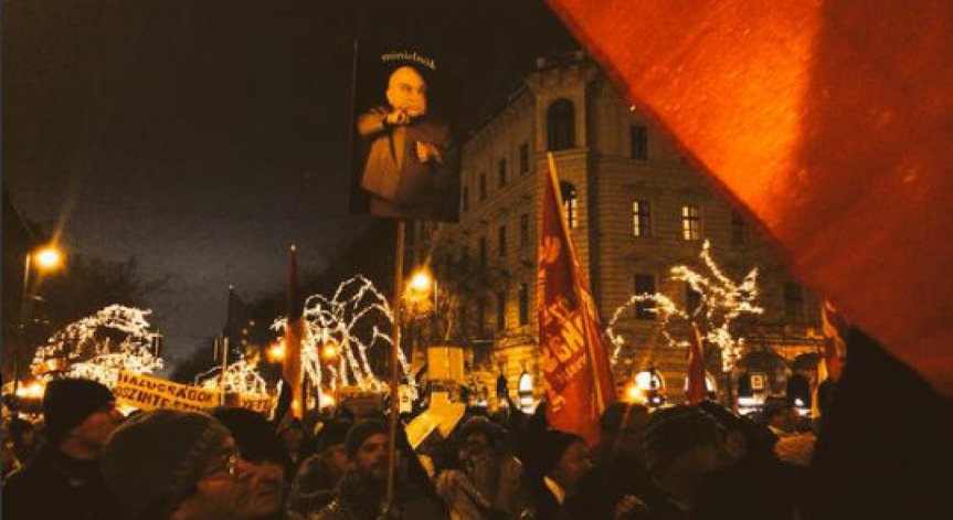 Протест в Будапеща: Изтрийте Виктор!