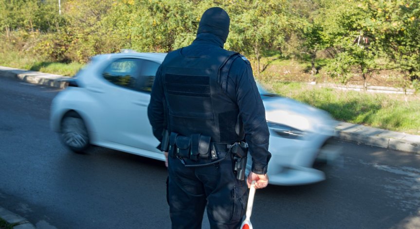 Операцията започна в 6 часа сутринта.