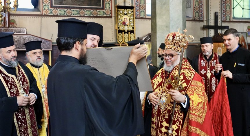 С водосвет и молебен: Митрополит Киприан отбеляза именния си ден