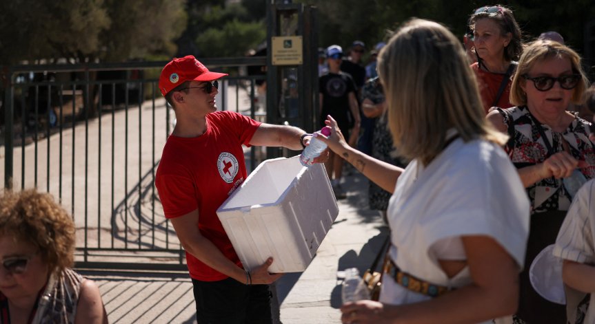 Гореща вълна обхваща Гърция, температурите ще достигнат 45 градуса
