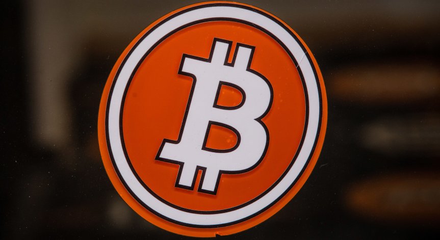 Русия обмисля приятелските ѝ държави да плащат в биткойни за петрола и газа