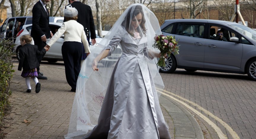 Асанж се жени в затвора