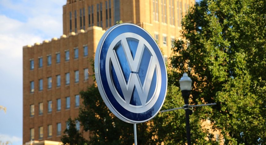 Плевнелиев: Продължаваме да участваме в състезанието за Volkswagen