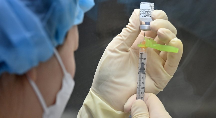 Pfizer започва да тества ваксината си при деца под 12 години