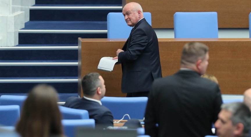 Втори неуспешен опит - извънредното заседание на парламента не събра кворум