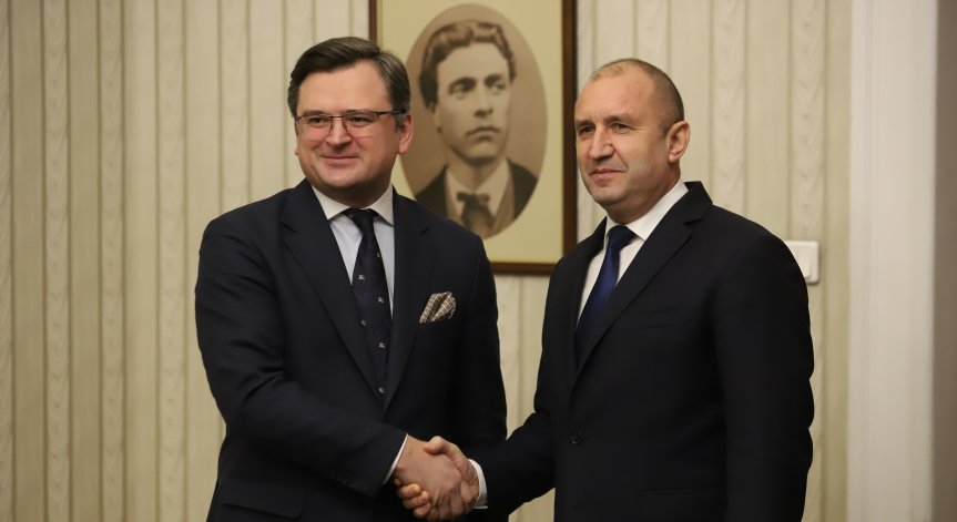 Радев: България ще оказва пълна подкрепа на Украйна, следим с тревога войната