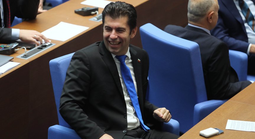 Петков обясни още, че ще бъде дадено известно време на новия кабинет.