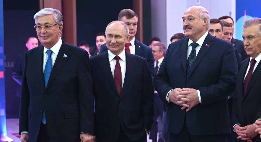 Лукашенко пристигна в Москва за важен разговор с Путин