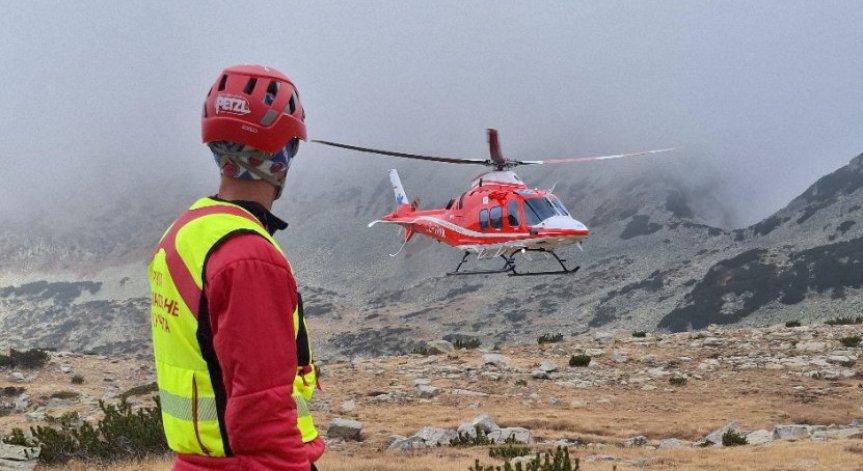 Турист пропадна между скали край Банско и вися на ръцете си