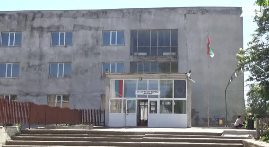 Столично училище помогна на свой общински съименник да отпразнува юбилея си!
