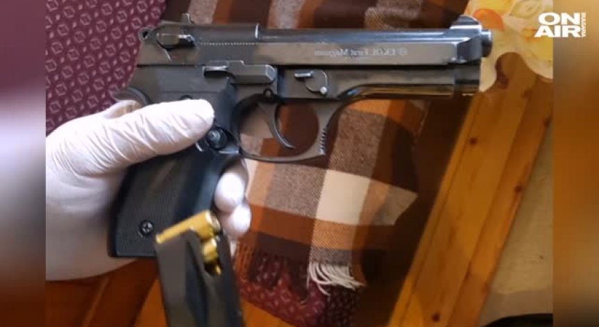 Съдът решава дали търговците на оръжие ще останат в ареста
