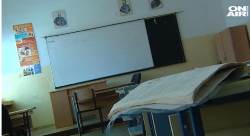 Драма в школо: Учителката била насилник, учениците – 