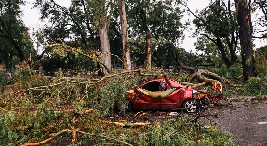 Ден на траур в провинция в Аржентина заради жертвите на бурята, самолети са повредени