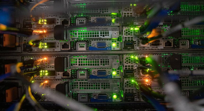 САЩ купуват суперкомпютър, направен с чипове от Nvidia и AMD
