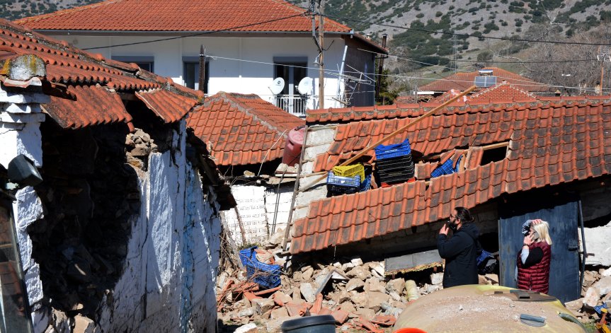 Вторични трусове в Гърция, има рухнали сгради