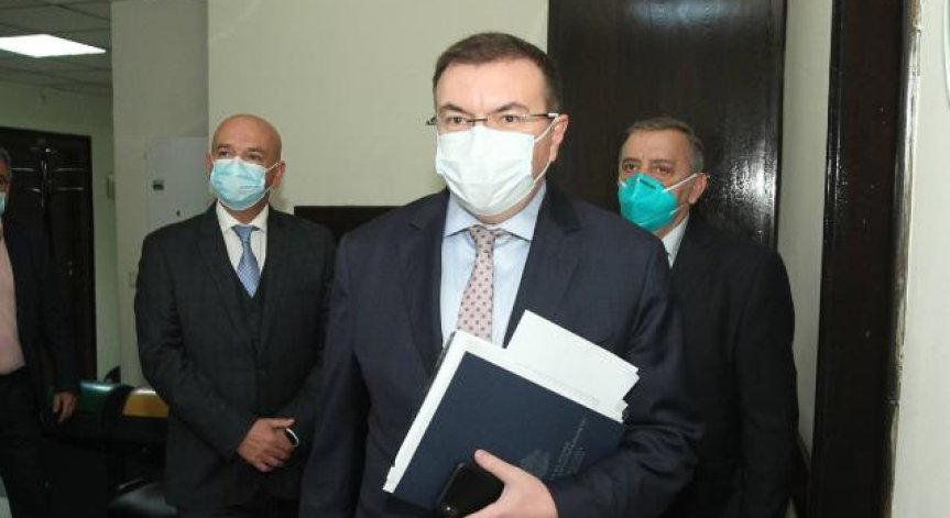 Здравният министър: Лекари си отидоха, защото избраха пациентите пред себе си