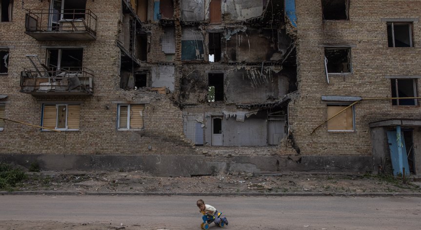 Експлозии разтърсиха Киев, ударен е жилищен комплекс до центъра