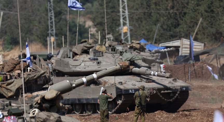 Израел засилва атаките си в Ливан.