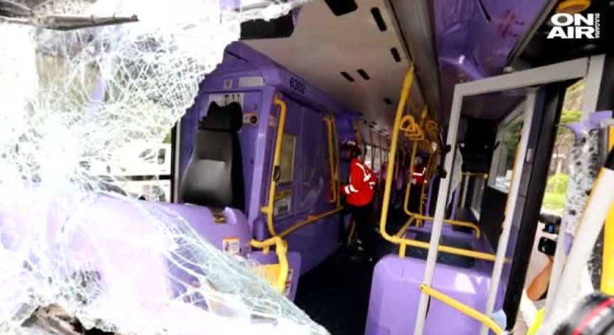Автобуси се сблъскаха в Хонконг, ранените са десетки
