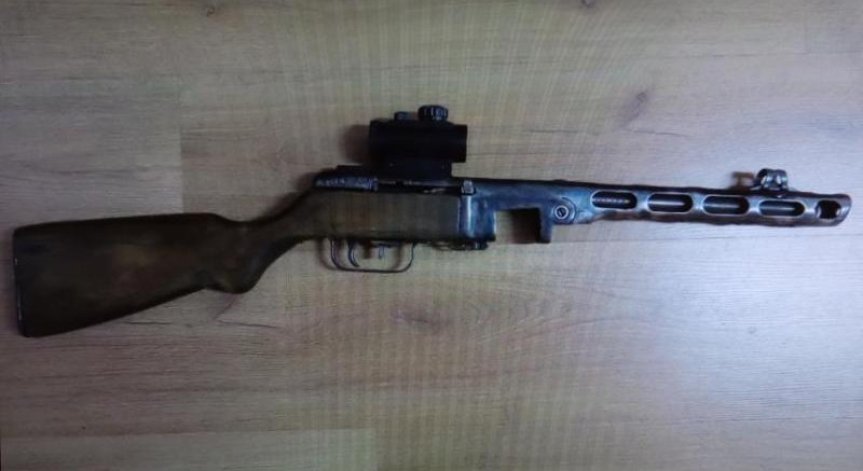 Противотанков снаряд, револвери, барут: МВР спипа търговец на боеприпаси